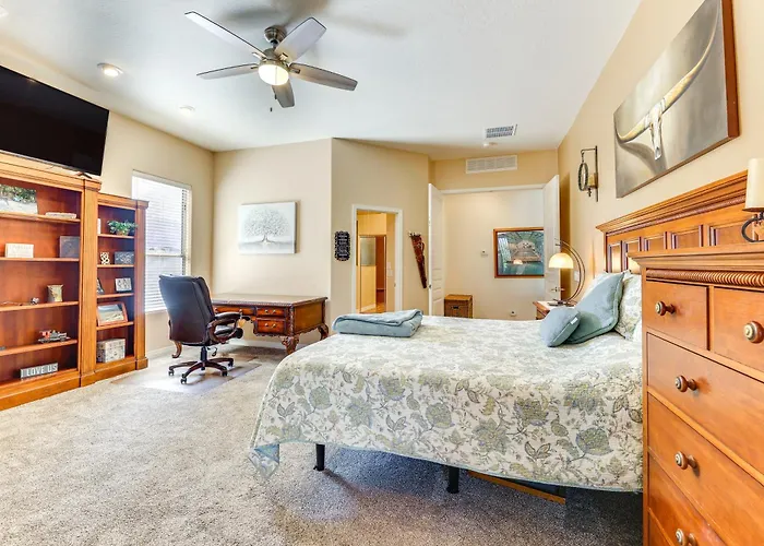3 Mi To Usery Mtn Regional Park: Poolside Paradise Holiday home